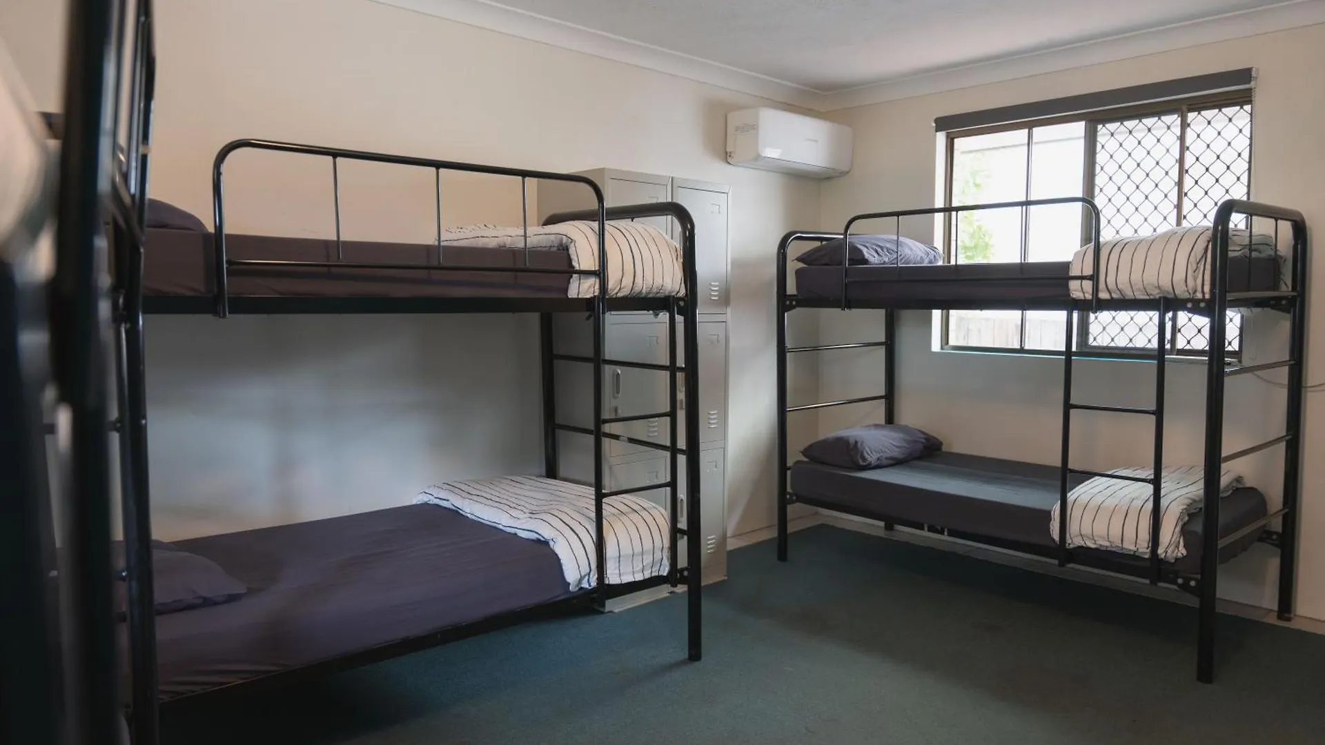 Maxmee Backpackers Resort Gold Coast Australia