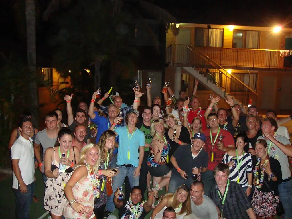 Maxmee Backpackers Resort Gold Coast Hostel